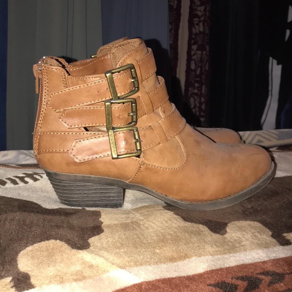 Light brown booties